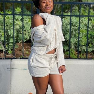 Knitted cardigan shorts set (beige)